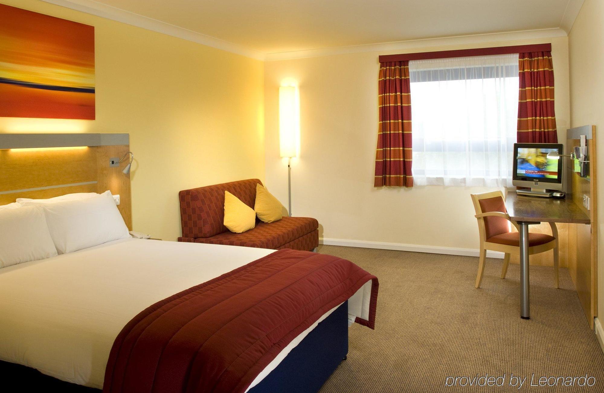 Holiday Inn Express London Golders Green, An Ihg Hotel Финчли Стая снимка