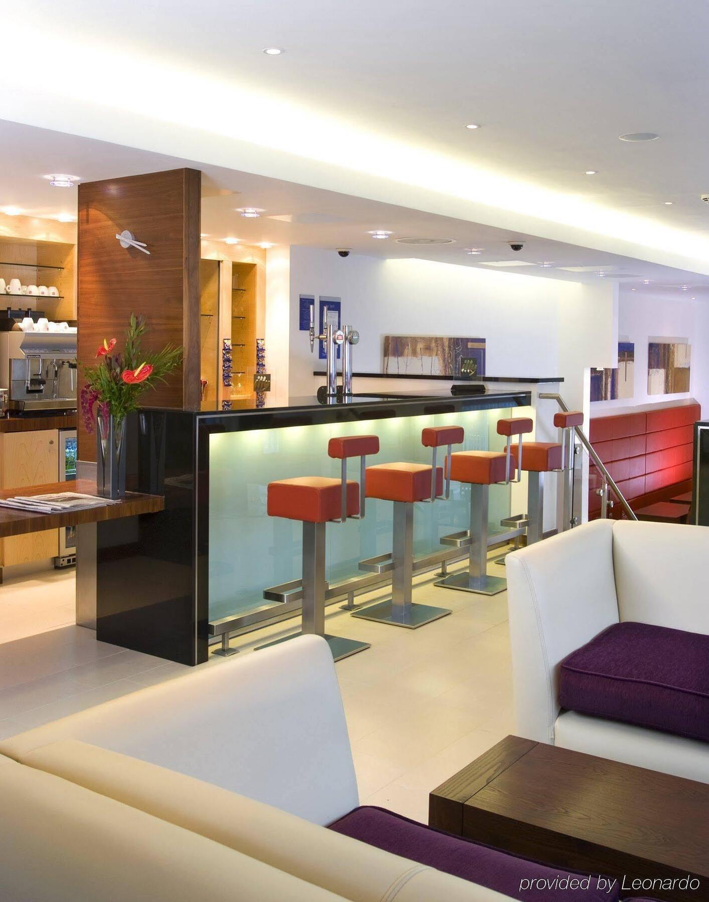 Holiday Inn Express London Golders Green, An Ihg Hotel Финчли Екстериор снимка
